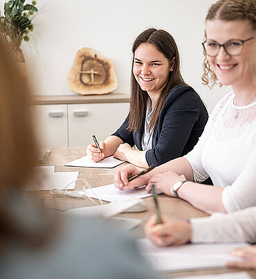 Mitarbeiter bei Besprechung
